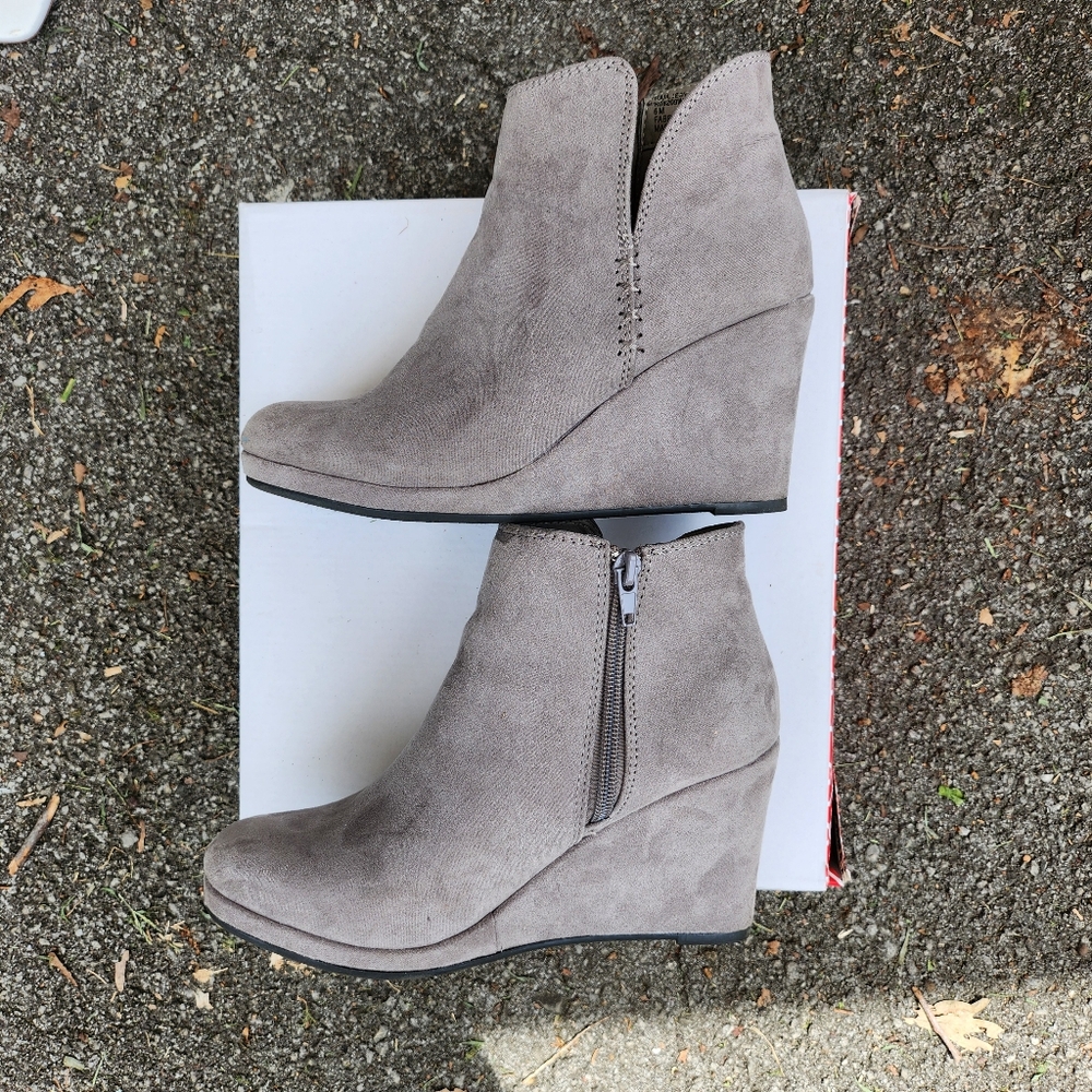 Rampage grey micro suede wedge booties, women's 6 NWT